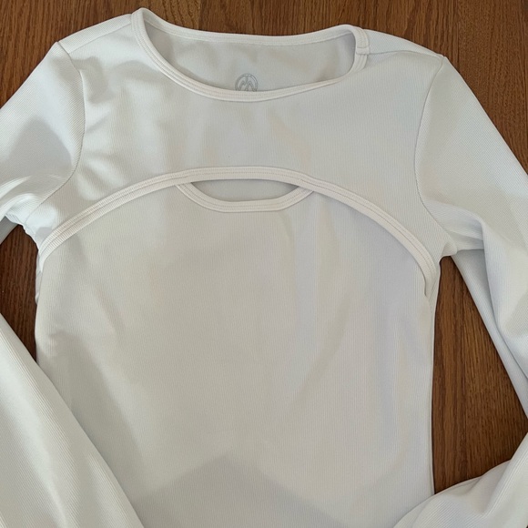 Workout top - Picture 2 of 4